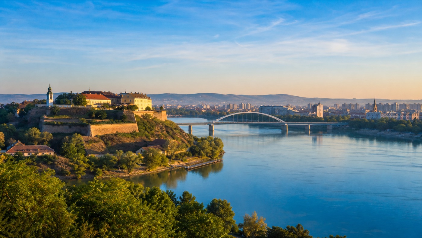 Novi Sad sa Petrovaradinskom tvrđavom i Dunavom